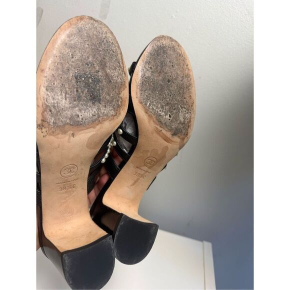 Chanel white pearl strappy block heel sandals 38.5 - Picture 9 of 9